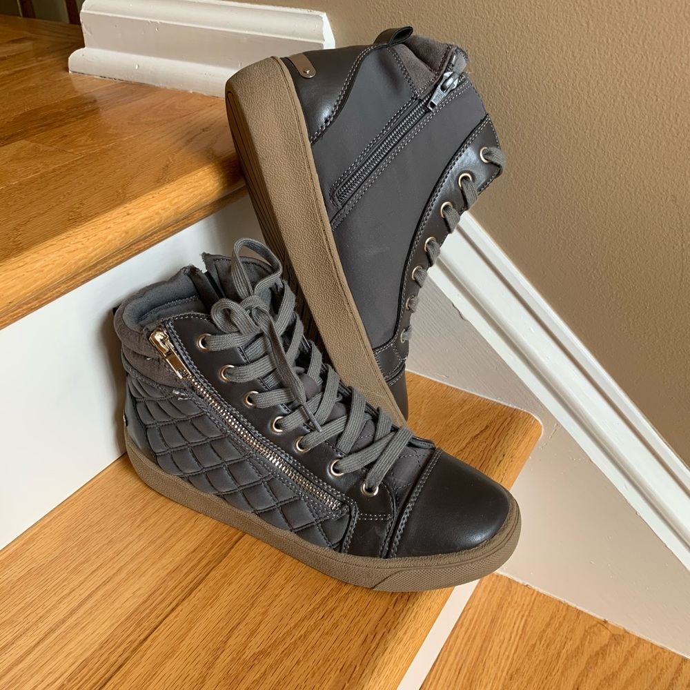 Juicy Couture Shoes/Low Boot